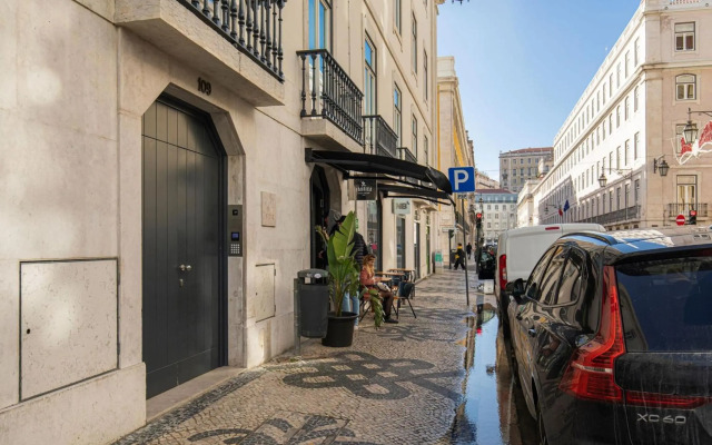 Stunning Apartment in Heart of Lisbon by LovelyStay