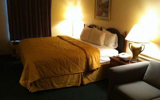 Super 8 by Wyndham Cornelia