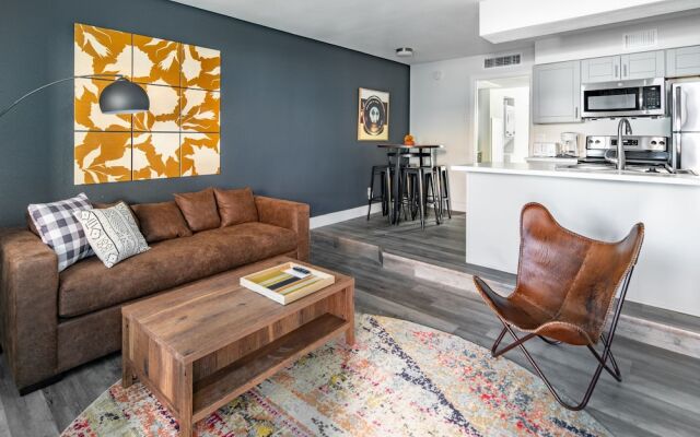 WanderJaunt - Camelback East Apts