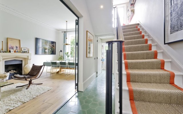 Gorgeous Stylish Interior Designed 5 Bed Home in Holland Park - Superb Location