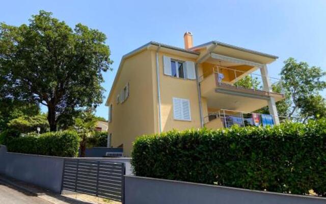 Rudy Holiday Home