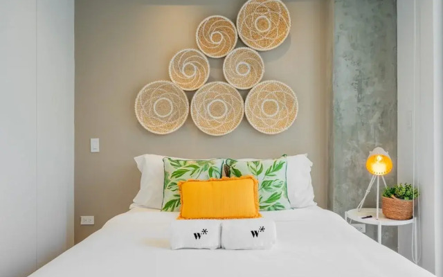 w Spectacular 2BR in Plaza Herrera