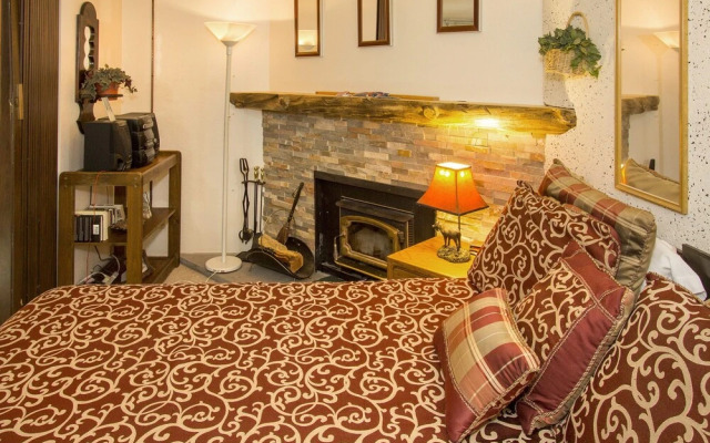 Mountain Shadows F02 - Studio Condo