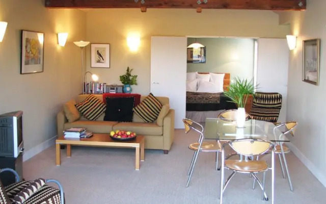 Aporo Pondsiders Luxury Cottages