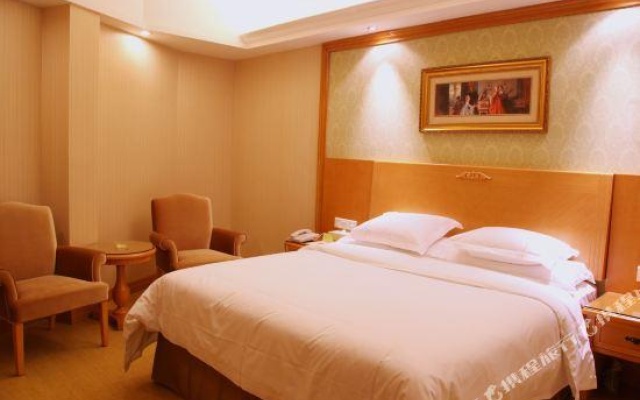 Vienna International Hotel (Shenzhen North Railway Station Wanzhong City) – Guest Rooms – Shenzhen