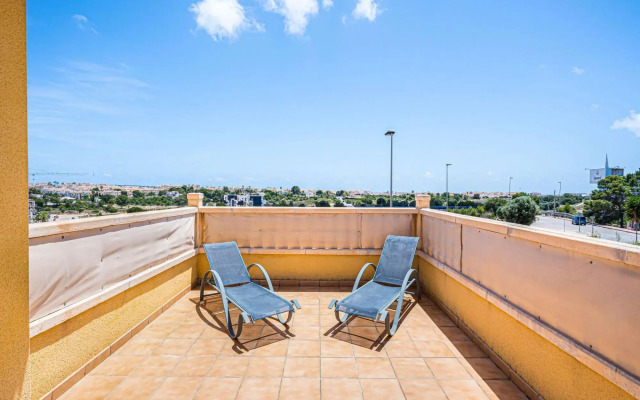 Inviting Holiday Home in Orihuela with Garden