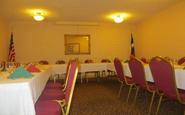 Echo Hotel & Conference Center