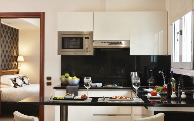 AVA Hotel & Suites