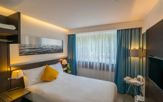 Pelican London Hotel and Residence