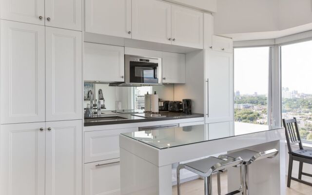 QuickStay - Chic in Yorkville (Yonge & Bloor)