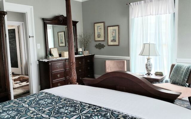 Silly Chickens Lodge B&B