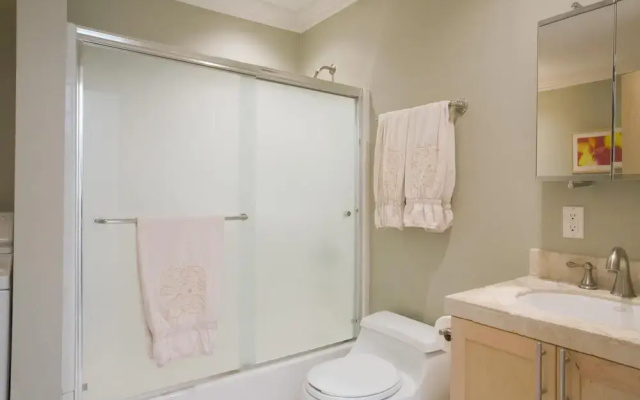 Ground Floor In Venice Near The Beach 3 Bedroom Home by RedAwning