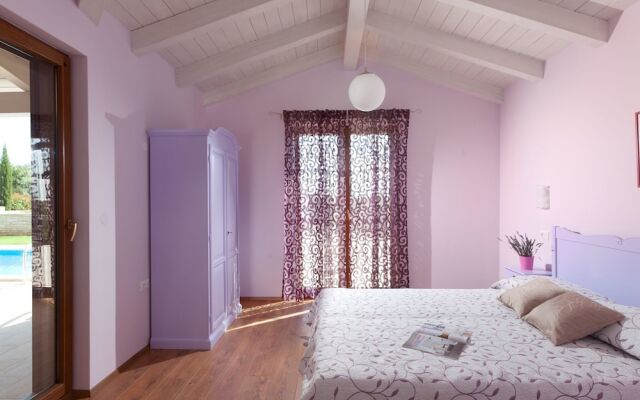 Charming Villa in Sveti Lovrec With Swimming Pool
