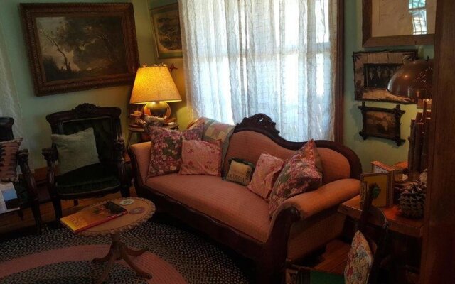 Paradox Lodge & Cedar Lodge