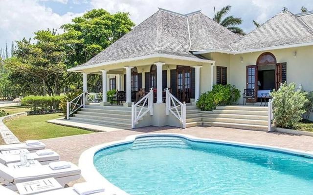 Sunny Vacation Villa 21