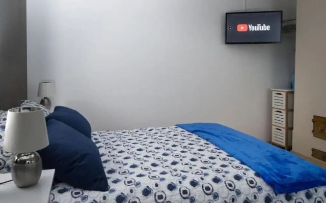 Comfortable Bed, 10 min walk to center