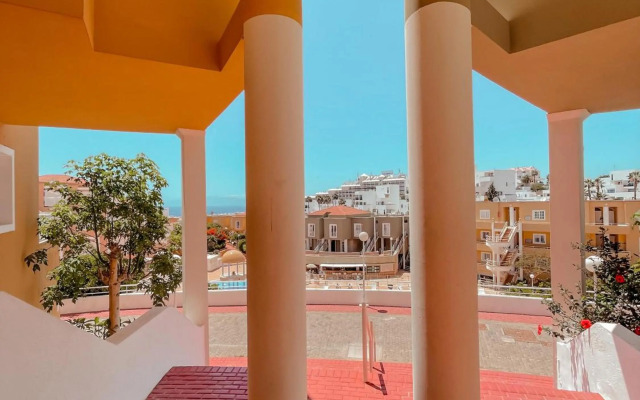 Orland, center of Las Americas LA205