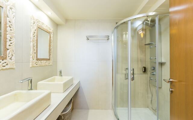 Leste Luxury Homes