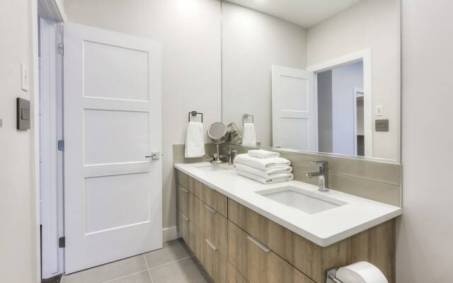 New Luxury Townhome 27