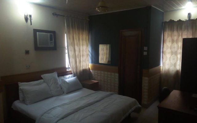 Holla-Jobi Guest House