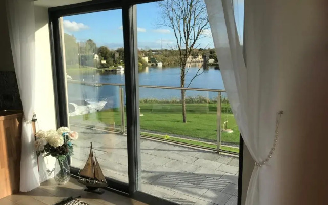 Lakeside Apartment