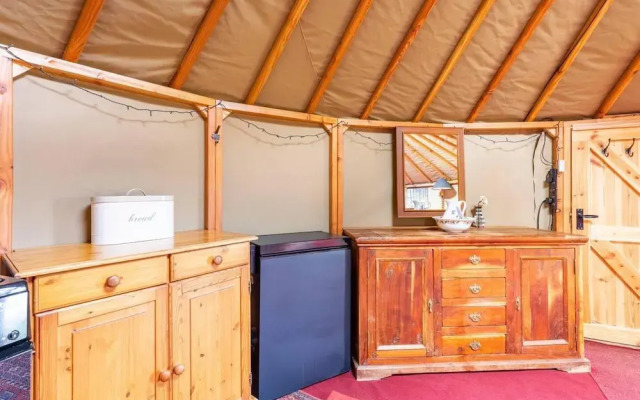 Roundhouse Yurt, Stunning Views, Totnes Dartmouth