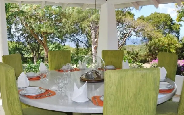 Villa Buttsbury House