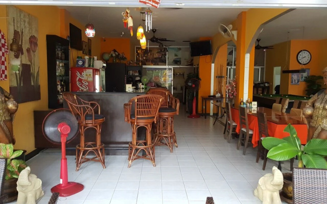 Pitstop Restaurant and Guesthouse
