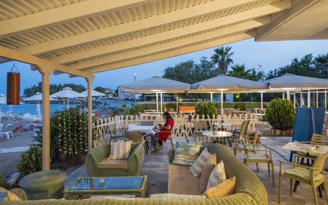 Superior Suite on the Beach - Breakfast Included