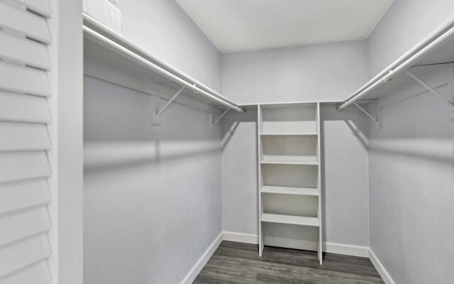 5638 Colonial Oaks Blvd