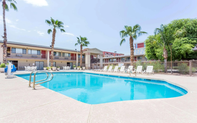 Super 8 Tempe