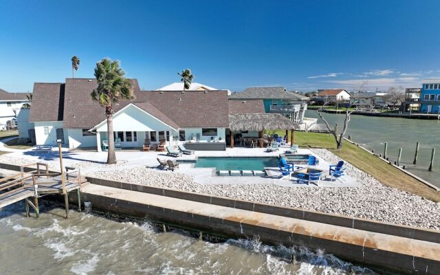Baydream 4 Bedroom Home by RedAwning