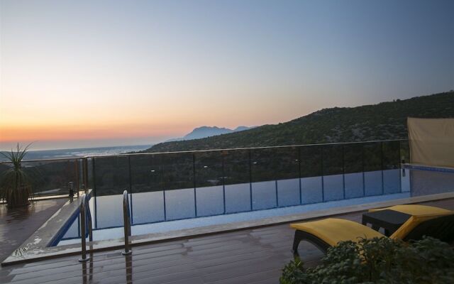 Villa Suare by Akdenizvillam