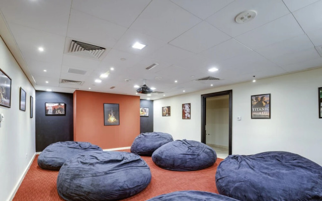 Stunning 2 BR in the heart of Downtown