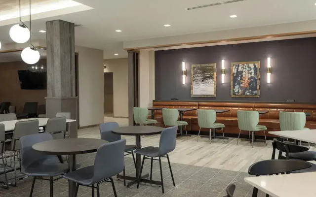 Fairfield Inn & Suites Cincinnati Oakley