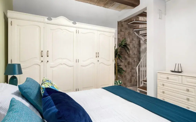 Traditional Townhouse - Rooftop Seaviews