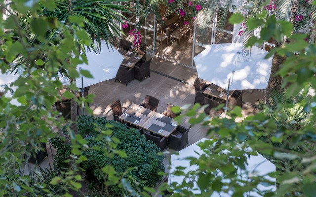 Apartment with shared pool, near the beach