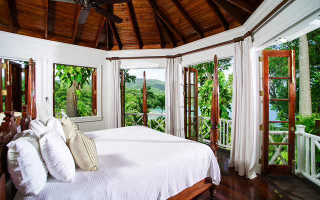 Round Hill Hotel And Villas