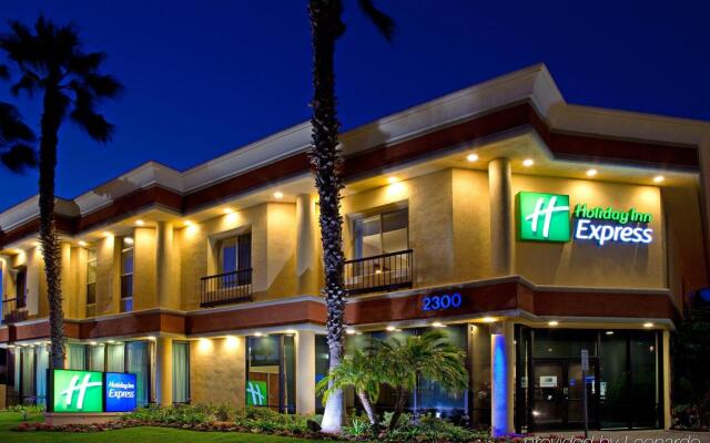 Holiday Inn Express Newport Beach, an IHG Hotel