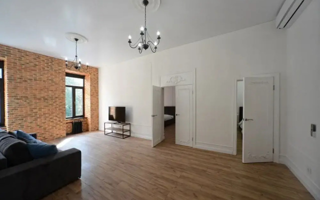 Home-Hotel Pushkinskaya 2-4-7