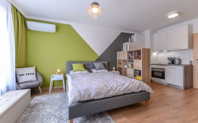 Fm Deluxe Studio With Balcony The Spot