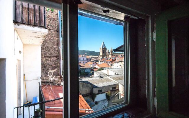 Heart of Pamplona Apartment