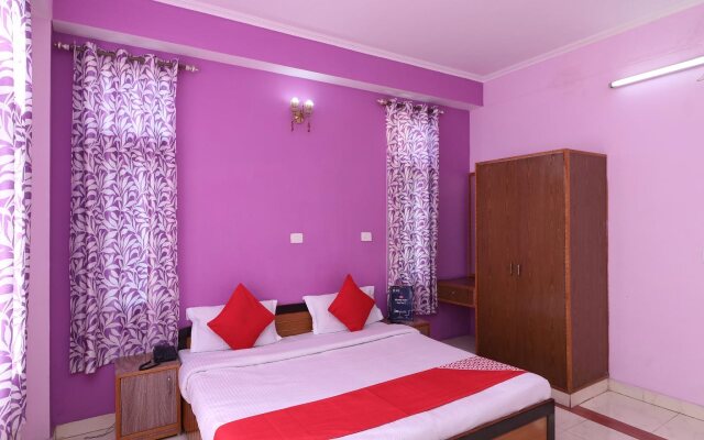 Moksh Hotel by OYO Rooms