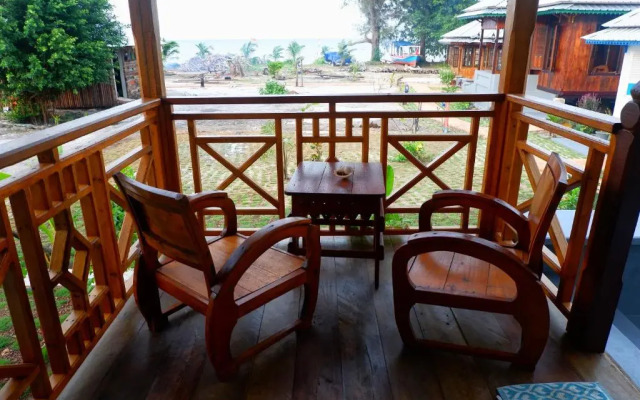Rock and Wreck Dive Resort