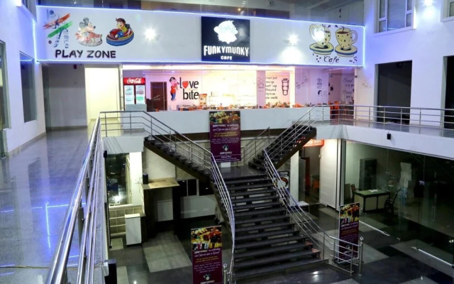 Triguna Clarks Inn