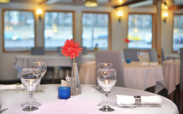 Fortuna Boat Hotel