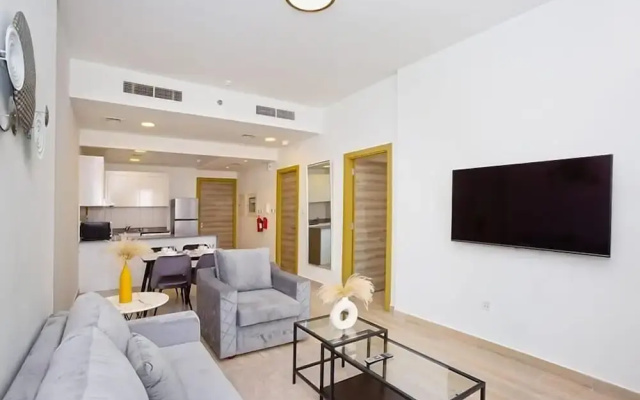 Guest and Co - Enchanting Vistas From This Fancy Apartment in JVC