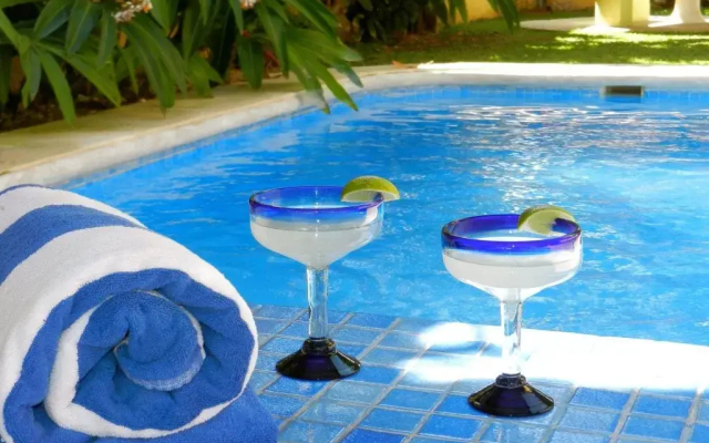 La Buena Vida Suites