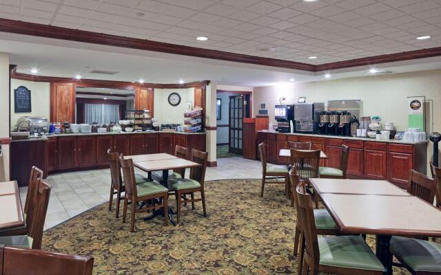 Country Inn & Suites by Radisson, Milwaukee West (Brookfield), WI
