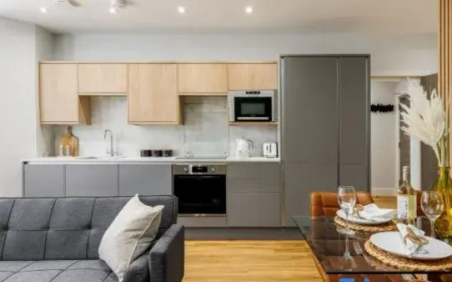 Stunning & Spacious 1-Bed Apt w/ Free Gym & PKG